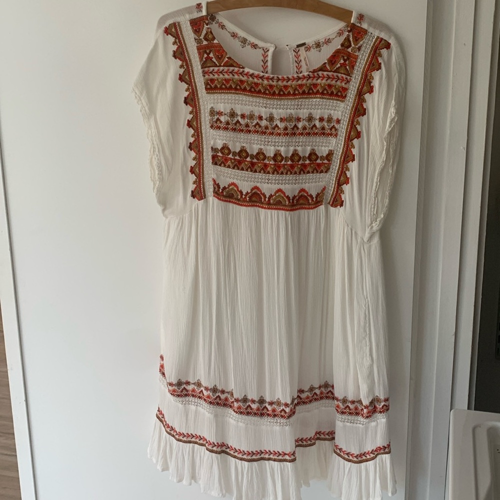 Free People embroidered dress, great condition, super cute!